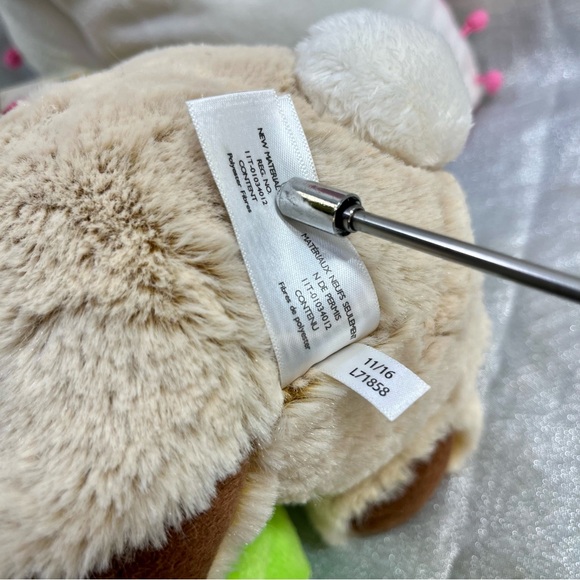 2017 GODIVA Easter Bunny Stuffed Animal with hidden egg pocket 13" - Picture 7 of 9